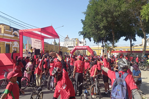 Mas de 200 personas participaron en la “Bicicleteada: más Bici, menos humo”, organizada por el Banco de la Nación en Ica